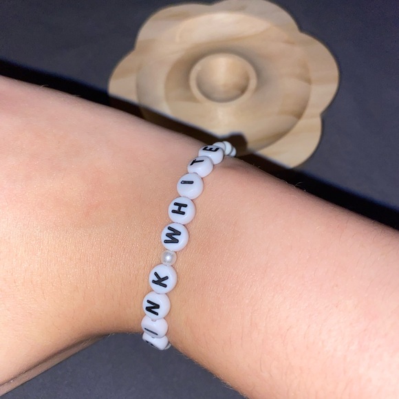 3 for 8$ 🪷 Blonde Album Inspired Bracelet - Picture 3 of 4